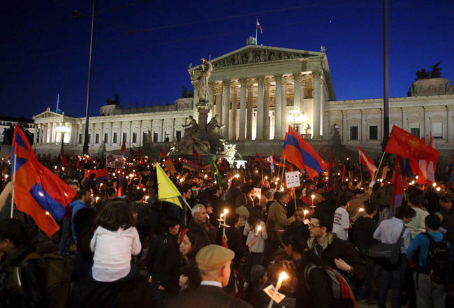 Pro-armenische Demonstration vor dem Parlament,