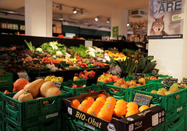 Obst und Gemüse im Supermarkt Maran Vegan